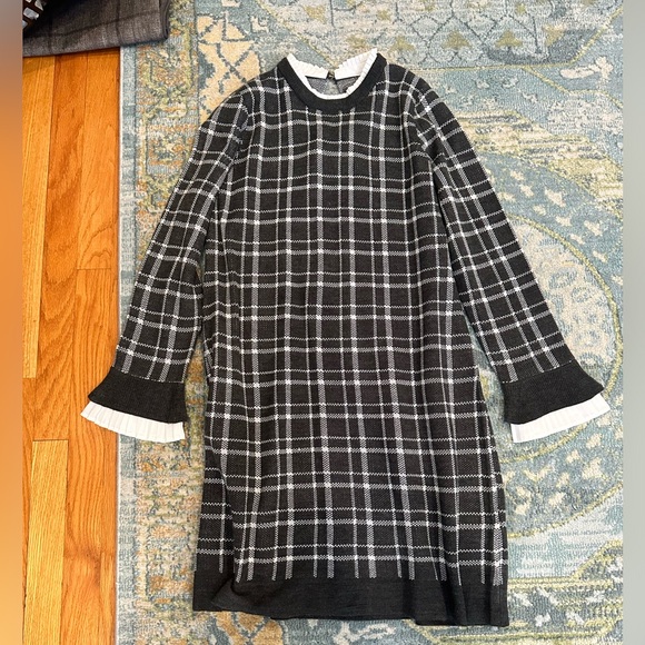 Vince Camuto Dresses & Skirts - Vince Camuto PL Plaid Sweater Dress. NWOT. Grey and White.